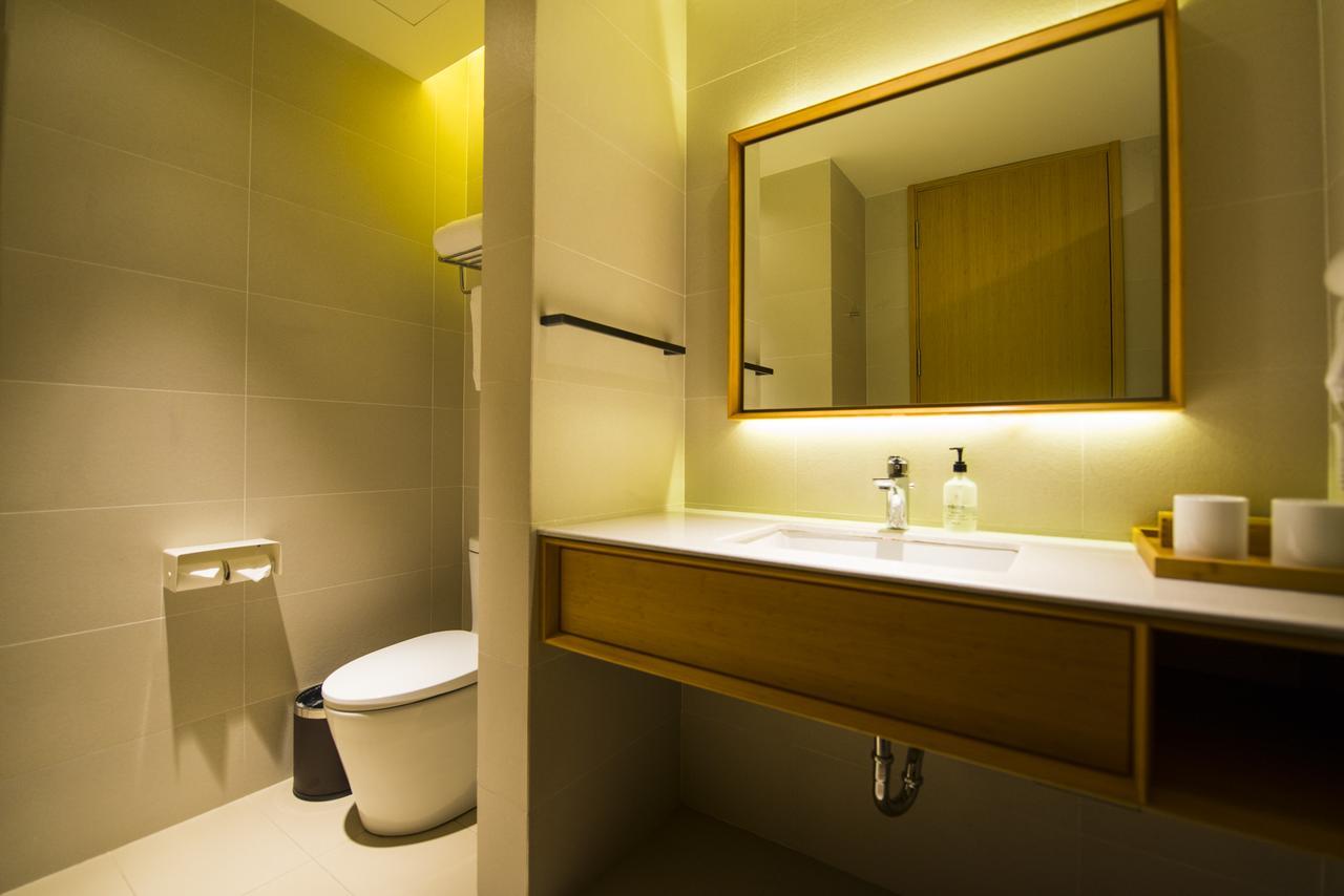 Ji Hongqiao Transport Hub Linkong Zone Hotel 4*