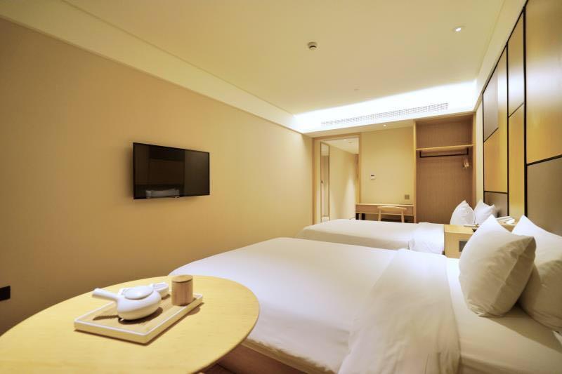 Ji Hongqiao Transport Hub Linkong Zone Hotel 4*